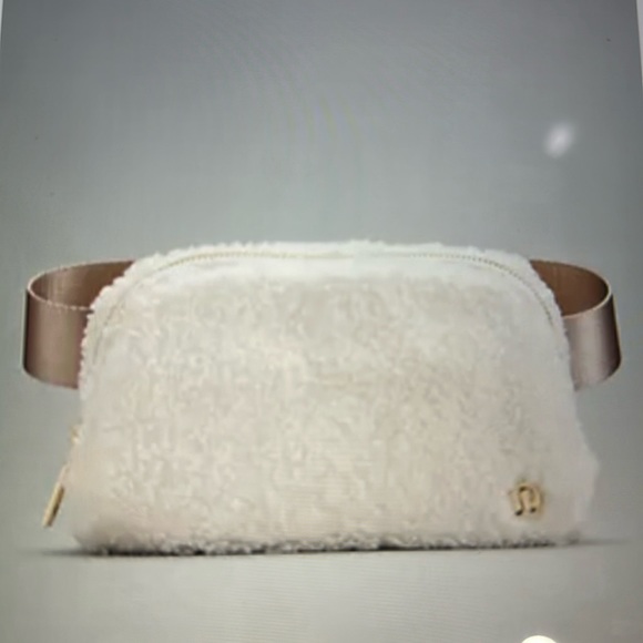 Lululemon Sherpa Fleece Everywhere 1L belt bag light ivory cream bone off white - Picture 1 of 10
